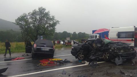 Смертельное ДТП во Львовской области: погибли два человека, еще трое в тяжелом состоянии