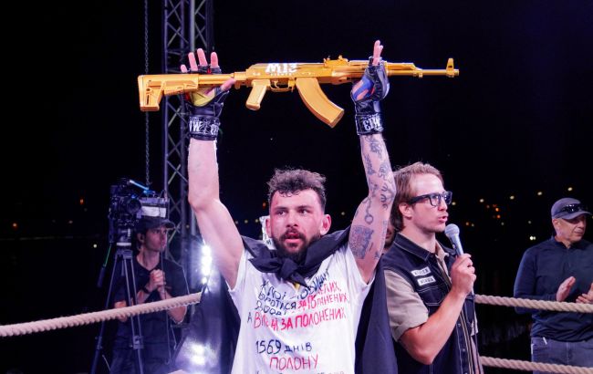 Ринг на воді та золотий АК-47: як пройшов турнір військових M13 FIGHTS у Києві (фото)