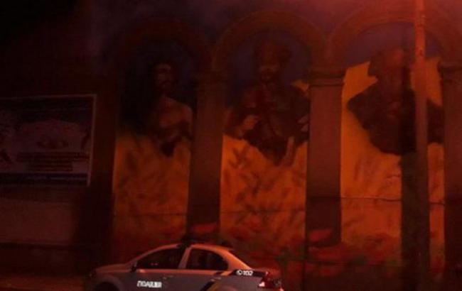 У Запоріжжі вандали облили фарбою мурал, присвячений українській революції