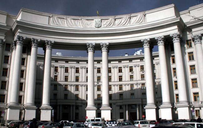 МИД протестует против продления ареста Сущенко