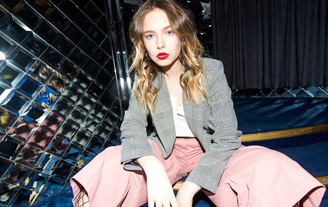 16-летняя дочка Елены Кравец поразила ультрастильным образом в мини-юбке