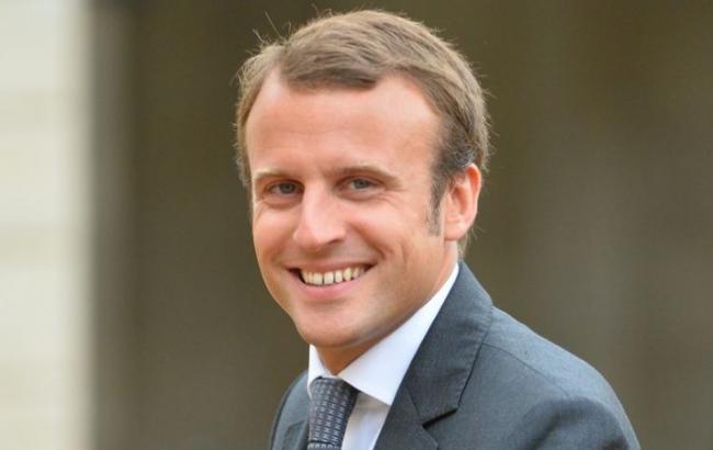 Выборы во Франции: по результатам опроса Макрон победит Ле Пен