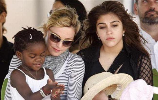 Суд дозволив Мадонні усиновити ще двох дітей