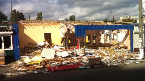 "Розруха і фарс": у Києві відбулося масштабне знесення МАФів