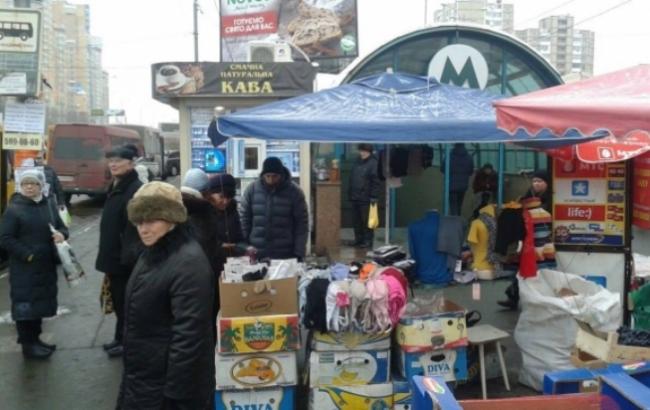 Киевсовет принял к рассмотрению петицию о ликвидации МАФов на станциях метро