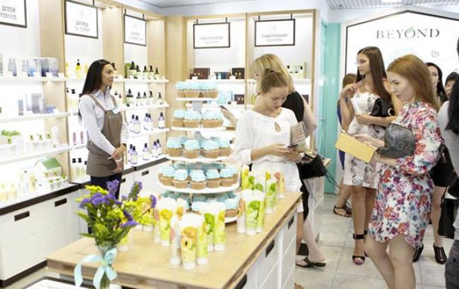 Известная писательница рассказала, как учила продавца обслуживать ее по-украински