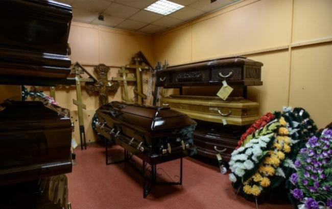 Гроб за долги: россиянка оплатит теплоэнергию ритуальными товарами