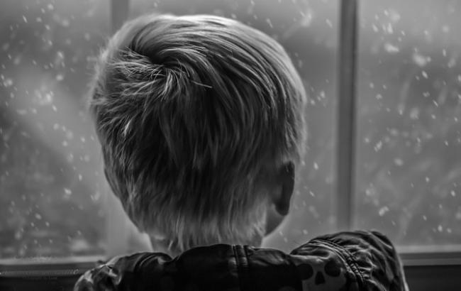 Полиция нашла мать, которая бросила малыша посреди улицы Киева