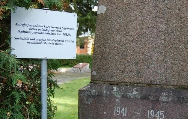 У Литві біля радянських пам'ятників поставили таблички про невідповідність правді