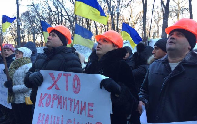 Більше тисячі промисловців вимагають від Гройсмана повернути держзамовлення