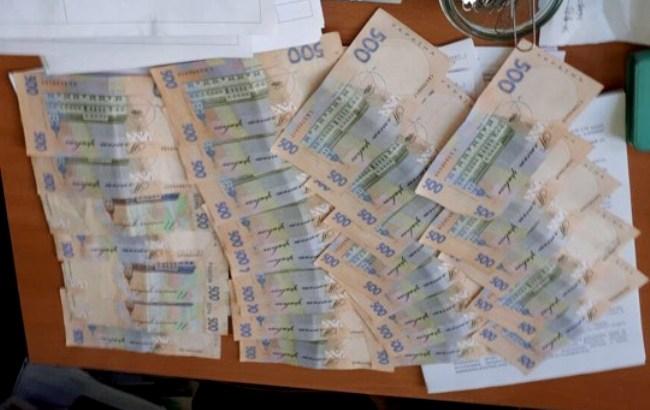 Чиновницу КГГА задержали на взятке в сумме 15 тыс. гривен
