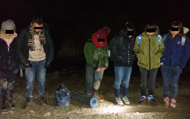 На кордоні з Угорщиною прикордонники затримали 6 нелегалів