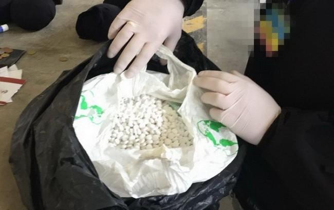 В Ровно СБУ пресекла контрабанду препарата для нарколаборатории