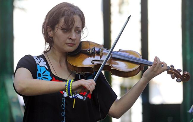 Музика здатна лікувати: скрипалька з Берліна провела тиждень в АТО