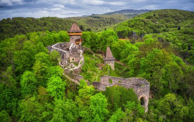 Красота и руины: как изменились самые знаковые замки Украины за годы независимости