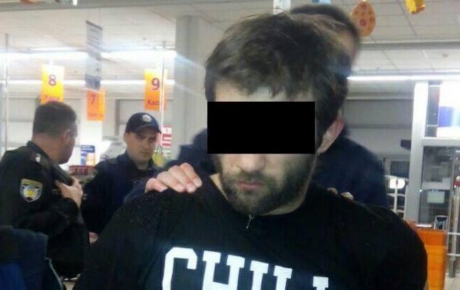 Опубликовано видео нападения на полицейских в киевском парке