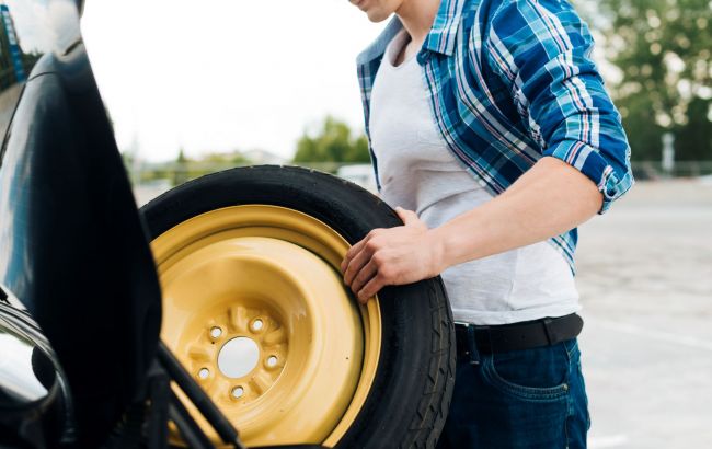 П'яте колесо для автомобіля: сьогодні на нього молилися б водії, але чому воно зникло