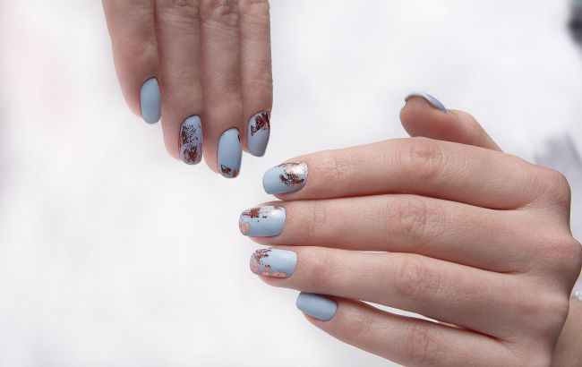 Сверкающие ногти и сложные узоры: главные тренды маникюра на зиму 2025 года