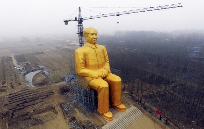 В Китае демонтировали "золотого" Мао Цзэдуна