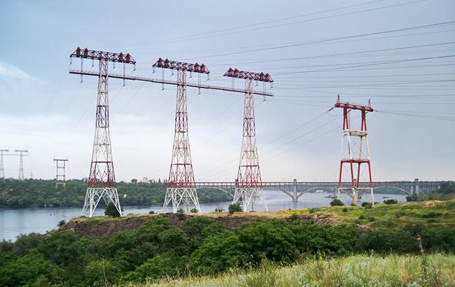 Запорожские подростки залезли на электрическую 80-метровую вышку (экстремальное видео 18+)