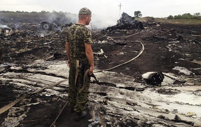 "Насолоджуйтесь футболом серед вбивць": журналіст закликав світ згадати про жертви літака МН-17
