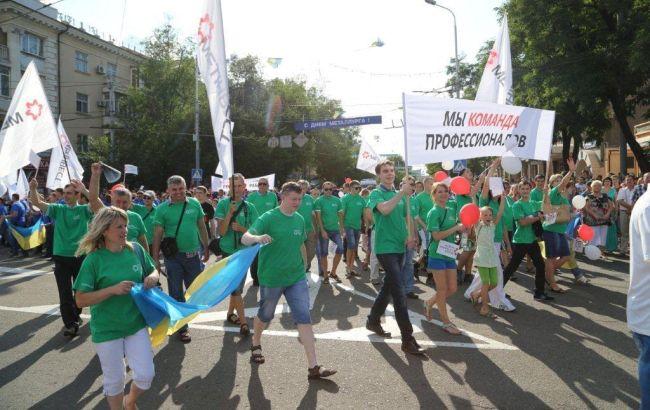 На празднование Дня металлурга в Мариуполе собрались более 35 тыс. жителей города