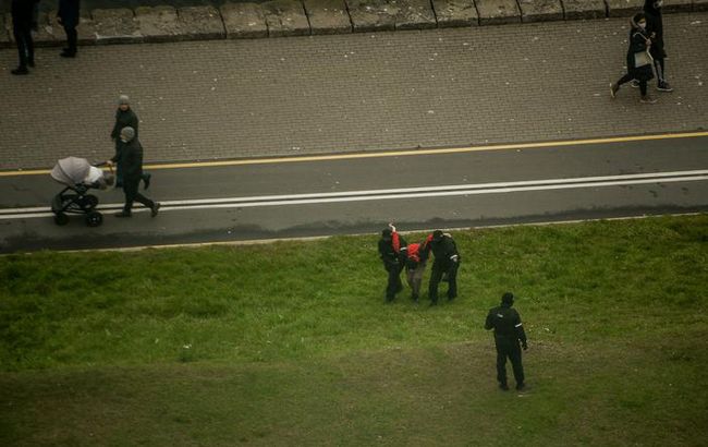 Затриманих у Білорусі понад 650, до Мінська знову стягують техніку