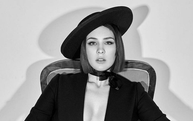 Латексні велосипедки і "човники" зі шкарпетками: MARUV епатувала новим образом