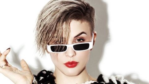 "Лежа на сцене с девушкой": MARUV эпатировала новой "жаркой" выходкой (фото)