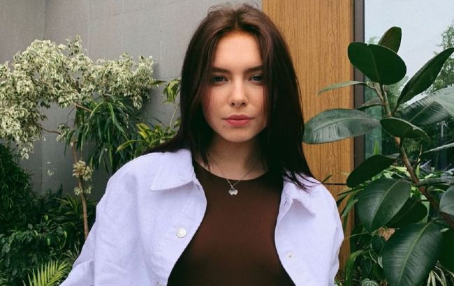 Прощай, школа: 17-річна дочка Олени Кравець захопила розкішним вбранням на випускний