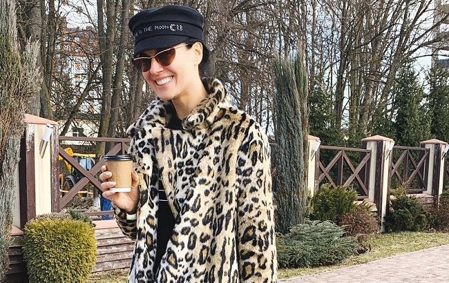 Зеленое настроение: босоногая Маша Ефросинина показала идеальное летнее платье