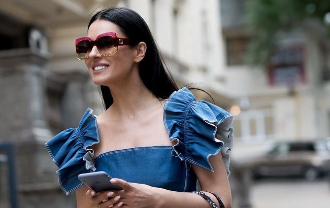 "Женщина-загадка": Маша Ефросинина поразила постельными фото в ярком образе