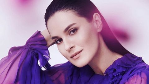 Мисс Совершенство: Маша Ефросинина вынесла мусор в гламурном полупрозрачном платье (видео)