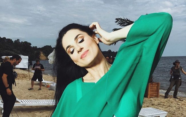 Маша Ефросинина показала, как отрывается в ночном клубе на Ибице (видео)