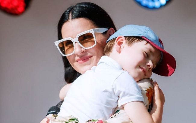 Мамин захисник: Маша Єфросиніна замилувала забавним відео з синочком