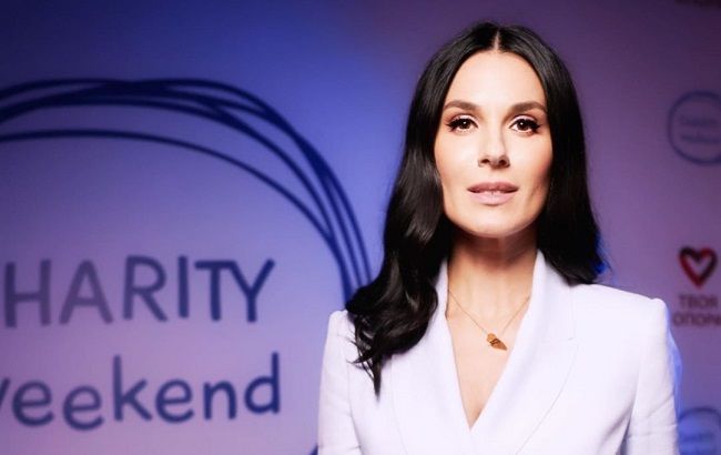 Маша Ефросинина поразила стройными ножками и изящной фигурой в эффектном наряде