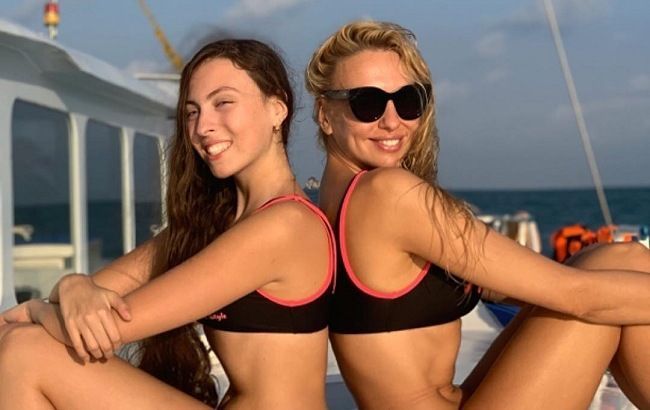 Спортивная семейка: Оля Полякова показала усиленную тренировку с дочками