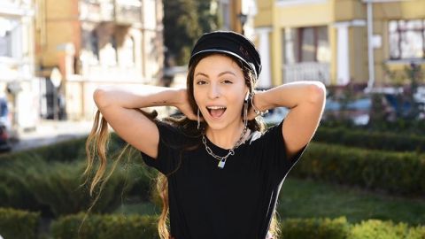 Юная лыжница: дочь Оли Поляковой показала веселые зимние забавы