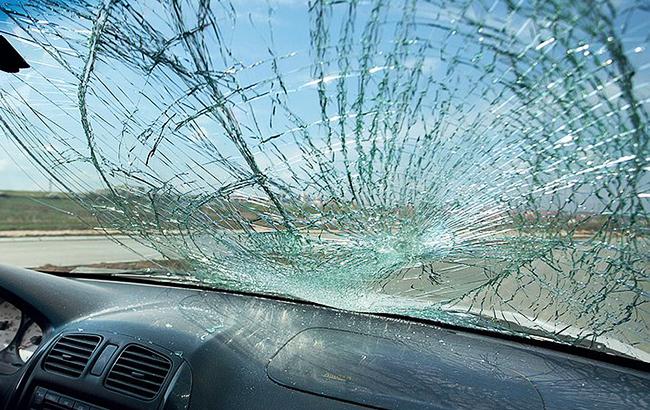 Во Львовской области автомобиль врезался в бетоновоз, госпитализированы 5 человек