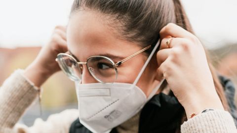Обов'язкові маски. Через хвилю COVID у Європі посилюють правила: найголовніше