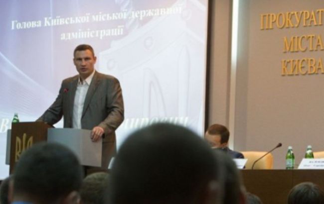 Кличко требует от прокуратуры Киева наказать виновных по фактам коррупции