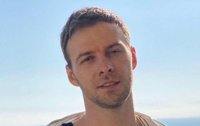 Макс Барських розсмішив до сліз оригінальним приготуванням пиріжків за фірмовим рецептом (відео)