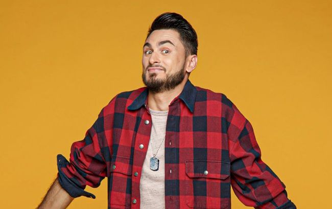 На украинского ведущего во время съемок напал бык