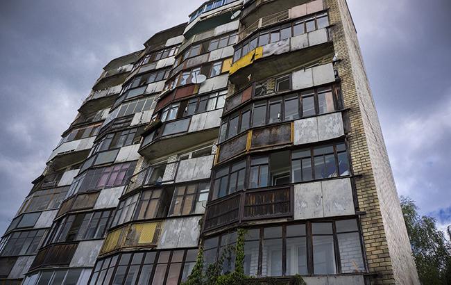 В Киевской области 14-летняя девочка выпрыгнула из окна: подробности происшествия