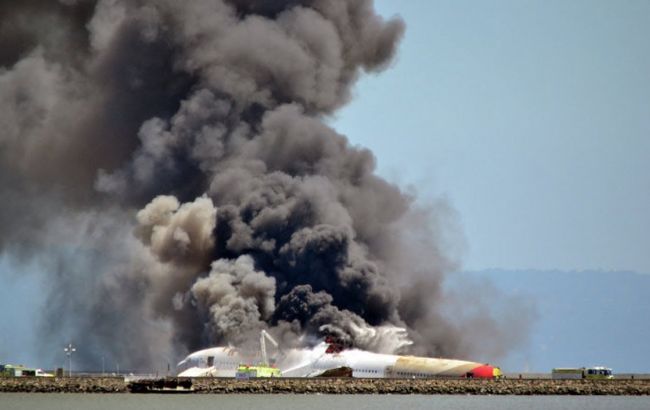 Крушение самолета в Индонезии: погибли не менее 30 человек