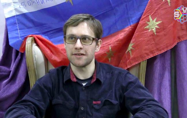 Побег: журналист, который повесил флаг Украины в Москве, покинул Россию