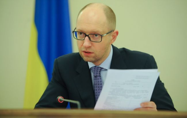 Яценюк поручил Минфину и Минюсту подготовить закон по реструктуризации кредитов