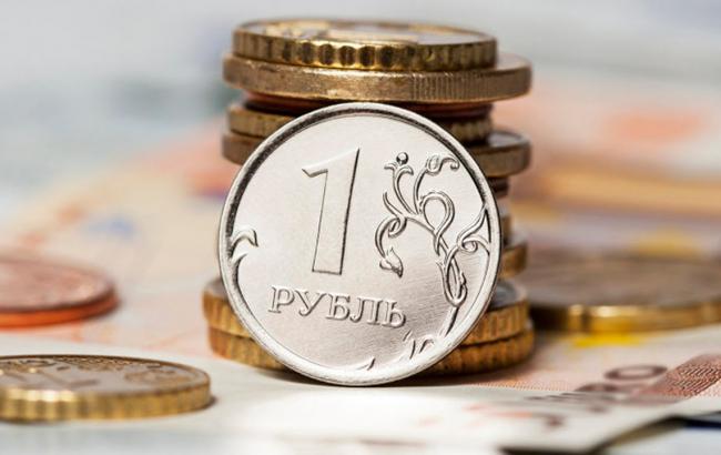 Официальный курс рубля к евро обновил минимум