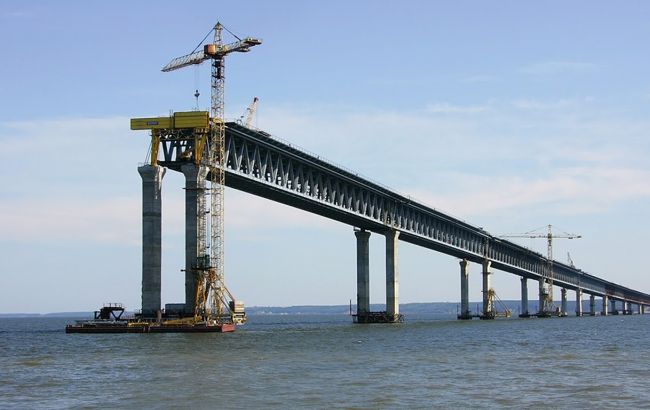 Будівництво підходів до Керченського мосту затягується через відсутність замовника