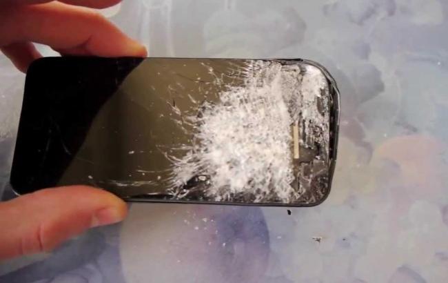 Разъяренный покупатель разбил в магазине более 12 iPhone